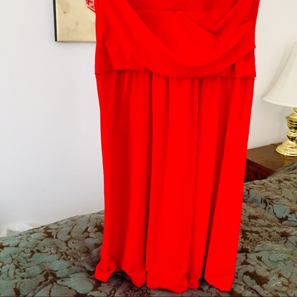 Bright Red Dress Perfect For Valentines - Picture 3 of 3